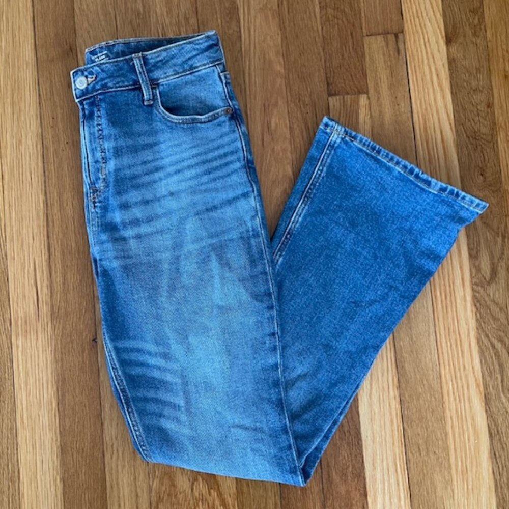 Old Navy Extra High Rise Flare Jeans, Medium Wash, Size 6